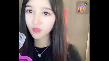 Hot girl Trung Quốc 2k livestream Uplive lộ hàng to